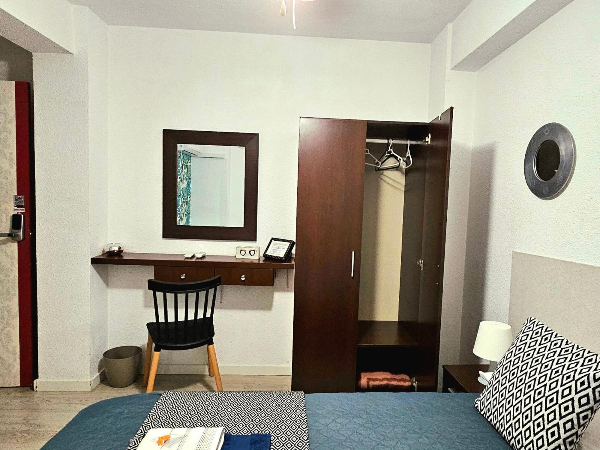 Centric Rooms Mercado Аликанте Стая снимка